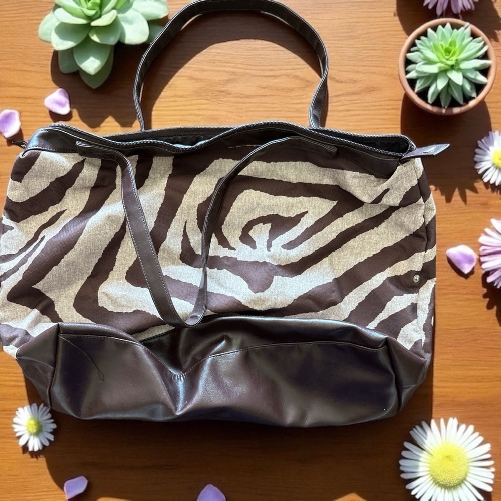 Cream and Brown Tote Bag with Safari-Inspired Design